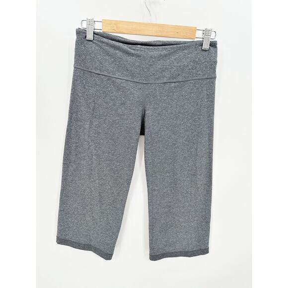 Lululemon Grey Flare Leg Cropped Pull On Activewear Capri Pants Women's Size 4 - Picture 6 of 6